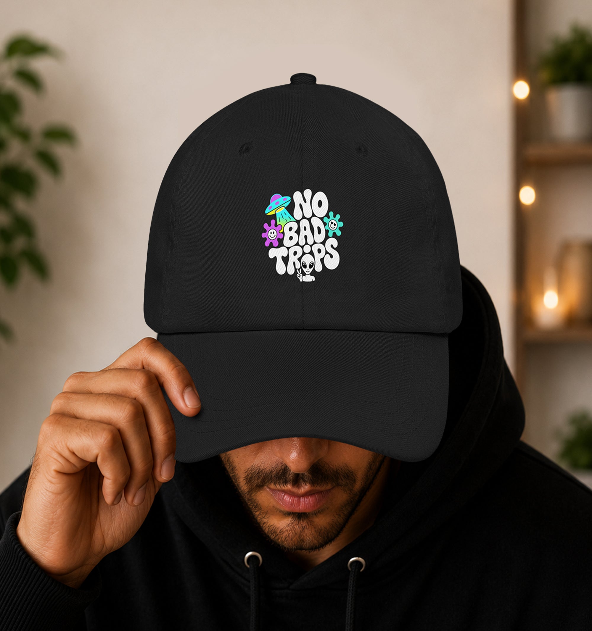 man wearing  psychedelic hat in black